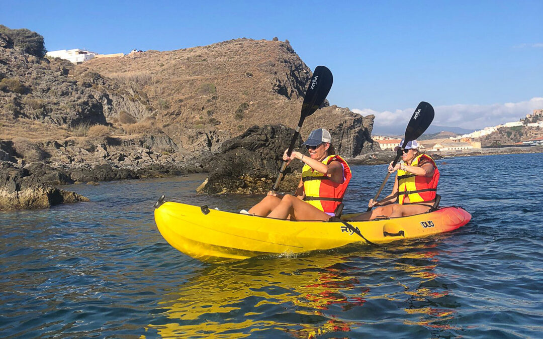 Alquila un kayak  en playa de la guardia. servicio de reservas online salobreña